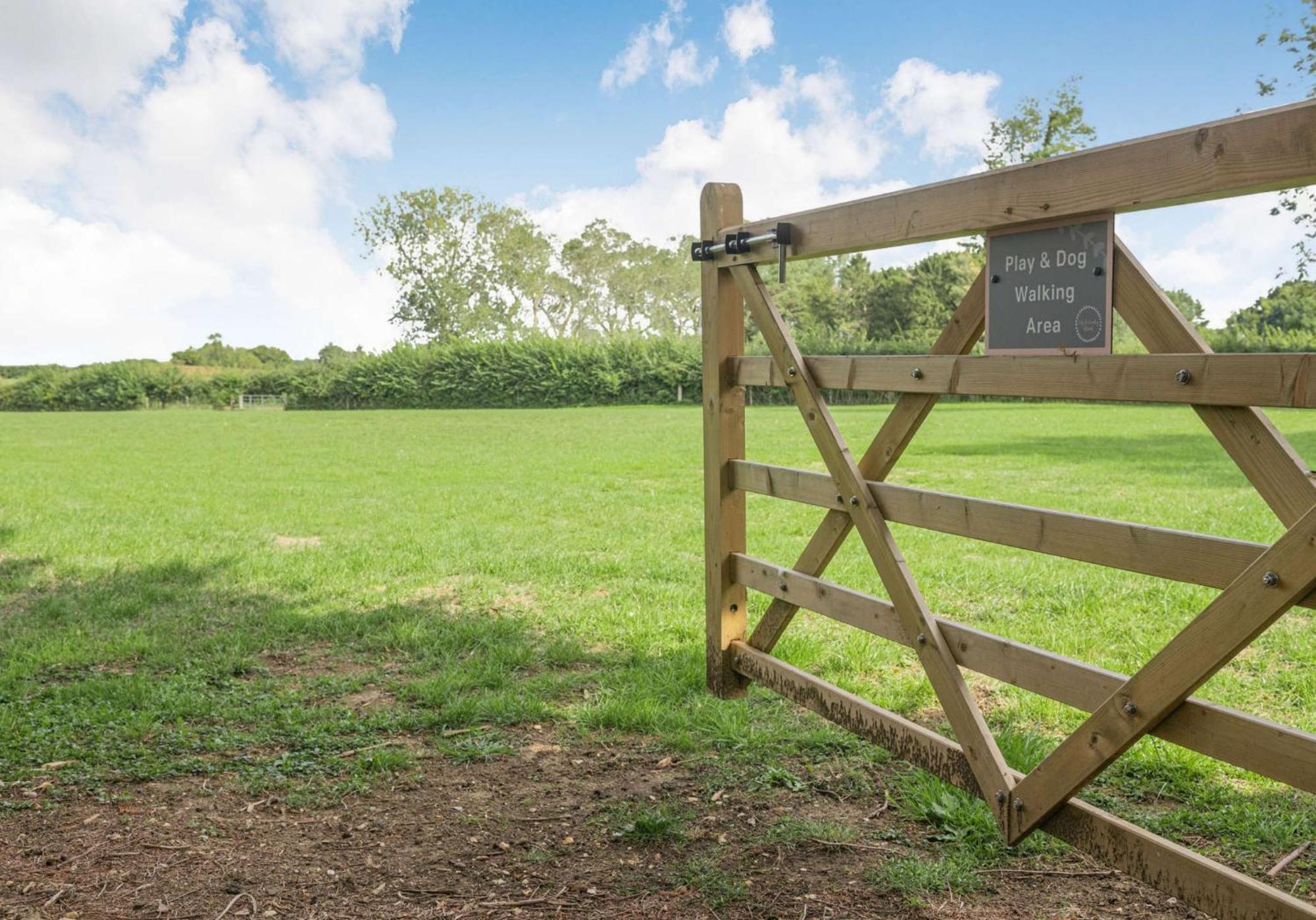 City To Country Retreat Luxury Lodges With Hot Tub, Bbq, Fire Pit Toppesfield Eksteriør billede